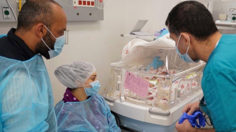 Uno dei neonati in cura nell'Ospedale della Sacra Famiglia a Betlemme