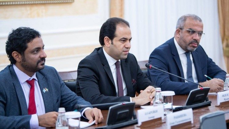 أمين عام مجلس حكماء المسلمين ورئيس مجلس الشيوخ الكازاخي يناقشان سبل تعزيز الحوار بين الأديان في منطقة أسيا الوسطى