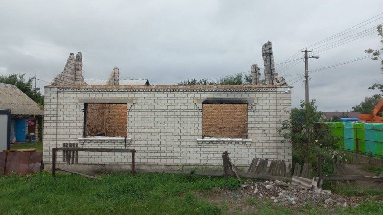 A reconstrução das casas em Moshchun e Zahaltsi