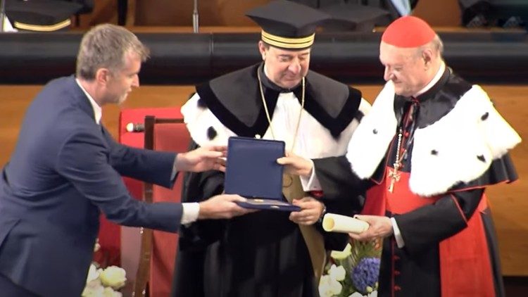 Entrega do doutorado honoris causa em Ciências da Antiguidade ao Cardeal Gianfranco Ravasi