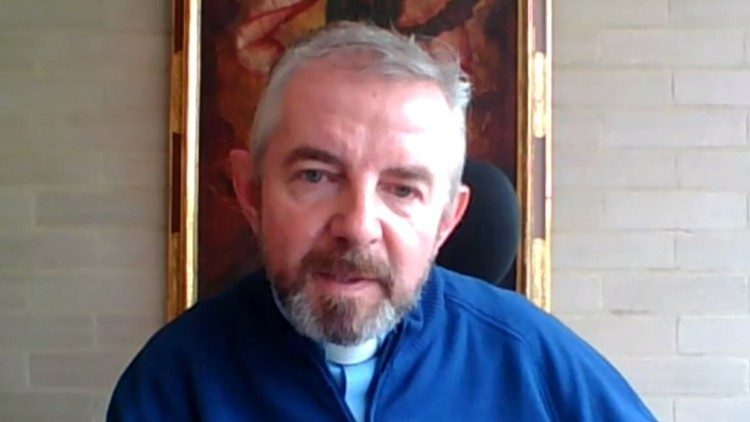 Padre Pedro Brassesco, secretário da Comissão para a Etapa Continental do Sínodo. 
