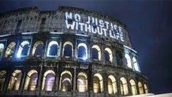 Colosseo-illuminato-pena-di-morteAEM.jpg