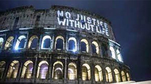 Luzes para iluminar o Coliseu e a escuridão da pena de morte