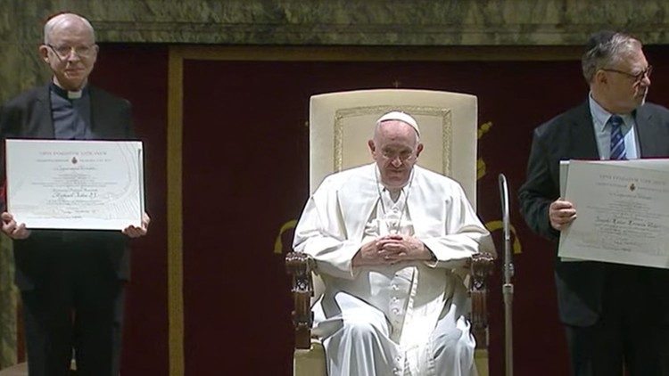 Papež s letošními laureáty Ratzingerovy ceny