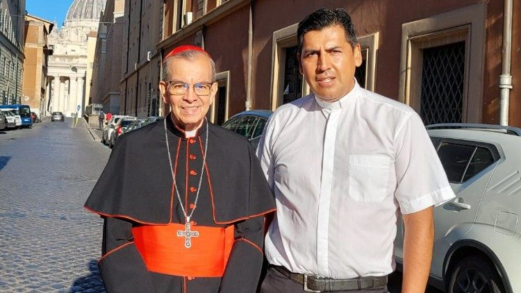 P. Ariel Beramendi y el cardenal  Rosa Chávez