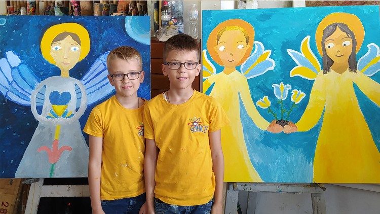 Mostra com as obras de crianças e jovens ucranianos