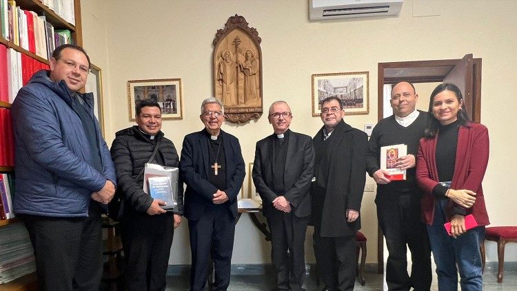 Visita al Dicasterio para las Causas de los Santos. (Vatican Media)