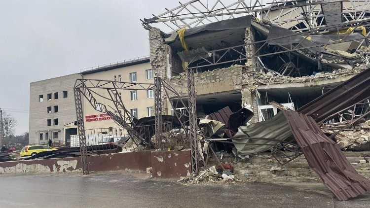 L'ospedale cittadino colpito dai bombardamenti