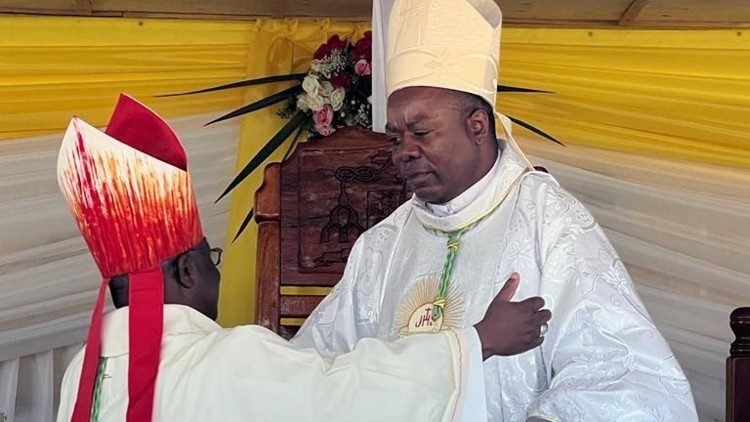 Mgr Emile Mushosho Matabaro, nouvel évêque de Dungu-Doruma (RD Congo), ordonné à Dungu le 8 décembre 2022