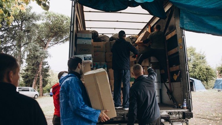 Transport pomocy humanitarnej z Rzymu na Ukrainę