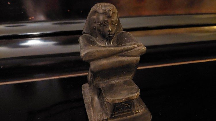 Hockender Schreiber: Ägyptische Statuette