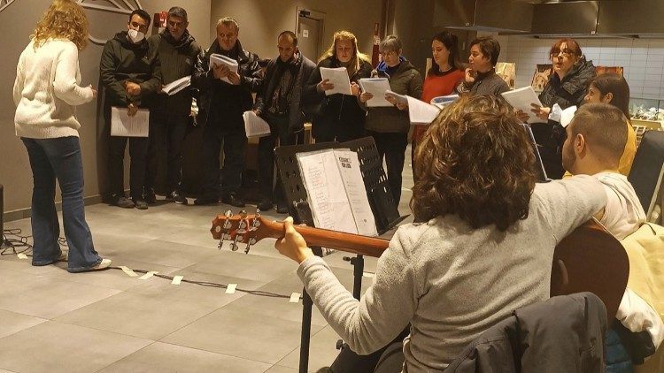 La chorale des Pinsons lors de son concert de Noël à Rome, lundi 12 décembre 2022. 
