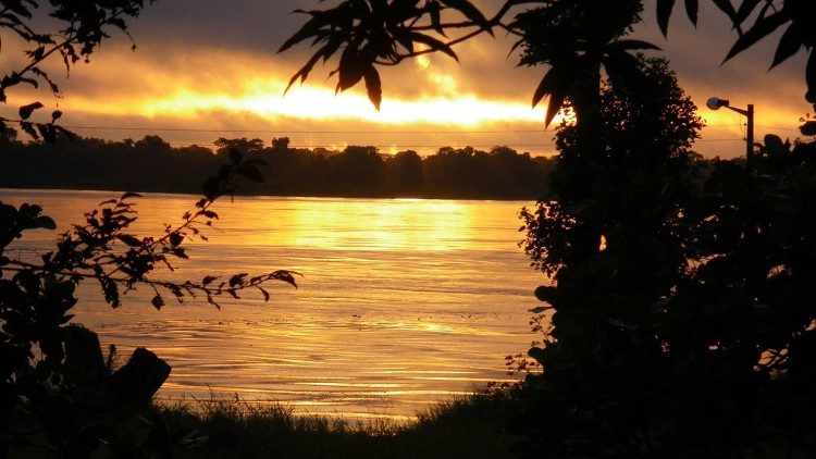 Rio Napo que nasce no Equador e deságua no rio Amazonas no Peru