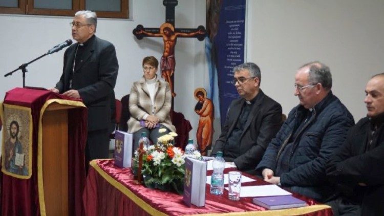 Промовирана книгата „Единствено во Бог е честа и славата“ од бискупот Киро Стојанов