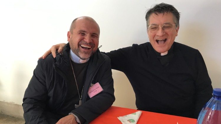 Monsignor Benoni Ambarus (a sinistra) con don Michele Arcangelo Leone, consigliere spirituale nazionale di RnS