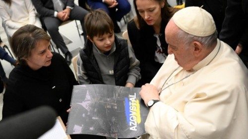 Papst trifft Frau und Sohn eines ukrainischen Kriegsgefangenen