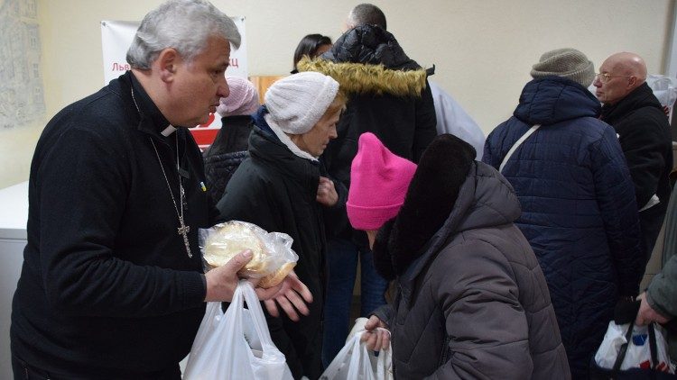 Cardinal Krajewski distributing food in Lviv, Ukraine