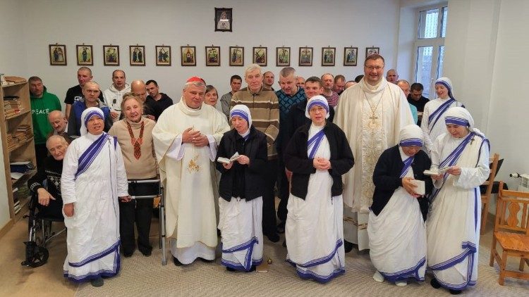 Krajewski com as Missionárias da Caridade de Kyiv (Foto: Krawiec)
