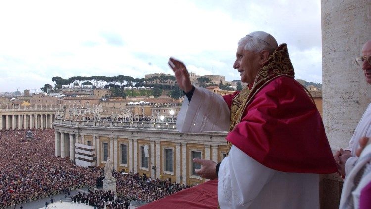 El Papa emérito Benedicto XVI el día de su elección 