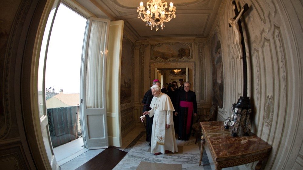 Dernier salut de Beno?t XVI  Castel Gandolfo, le 28 fvrier 2013