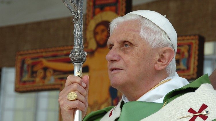 Il Papa emerito è tornato alla Casa del Padre all'età di 95 anni