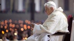 PAPA-BENTO-XVI-EM-FATIMAaem.jpg