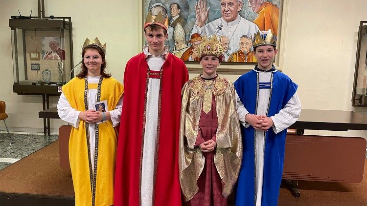 Die Sternsinger zu Besuch bei Radio Vatikan