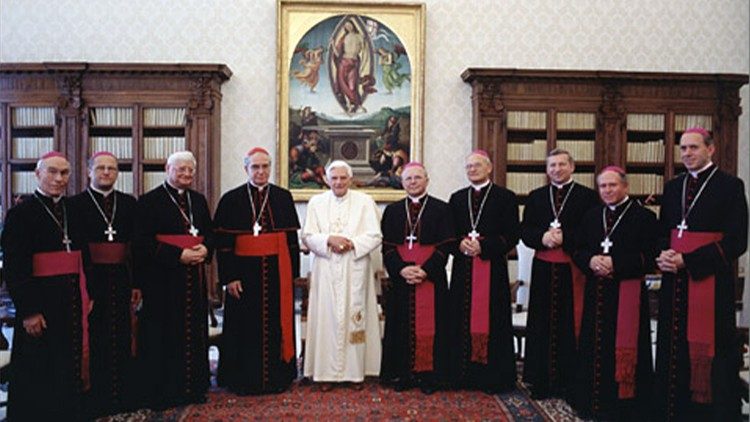 Benediktas XVI su Lietuvos vyskupais 2006 m.