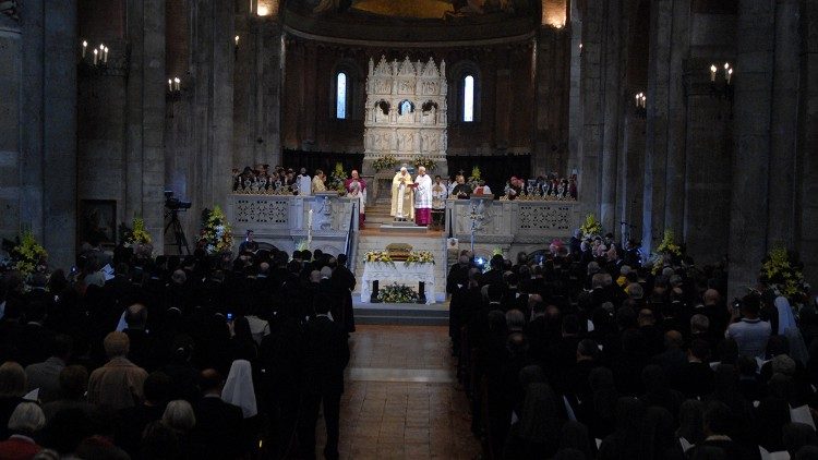 La basilica di San Pietro in Ciel d'Oro con l'Arca di Sant'Agostino 