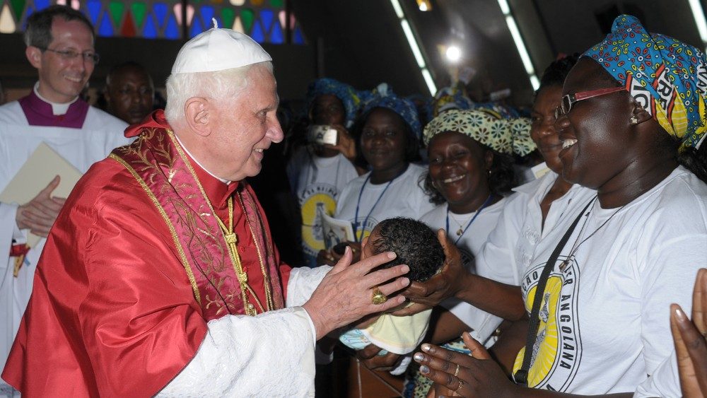 Beno?t XVI en Angola.