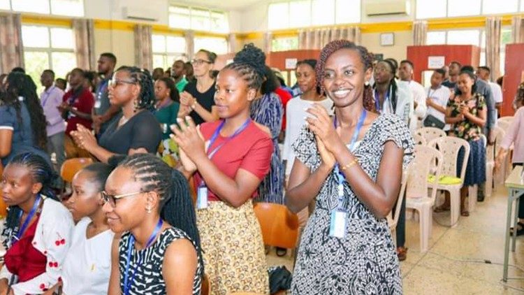 Jovens africanos do Movimento Focolar Gen 2 durante o Congresso na Tanzânia. 