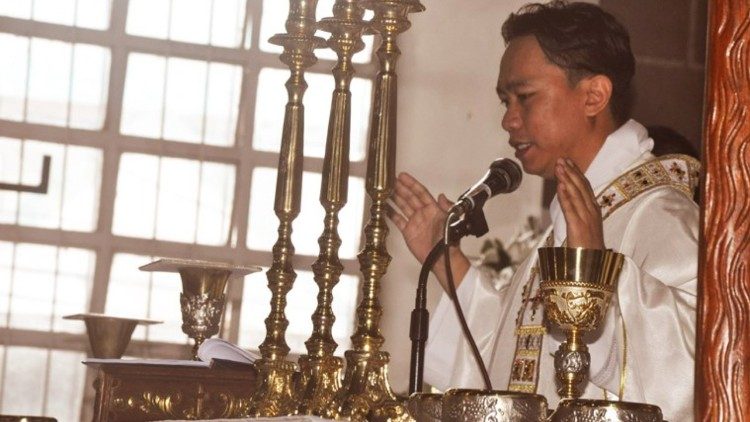 Solemn Eucharistic Celebration and Ordination to the Sacred Order of Presbyters of Rev. Fr. King Penaranda at the Nuestra Señora De Candelaria Parish in Silang, Cavite. Photo courtesy of Diocese of Imus/Facebook