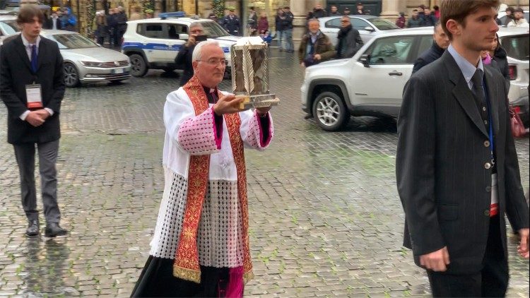 La reliquia del beato Rosario Livatino viene portata nella Biblioteca del Senato, sede del convegno