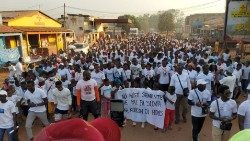 Guin-Bissau-marcha-pela-paz.jpg