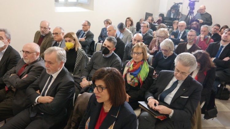 Un'immagine dei presenti alla conferenza