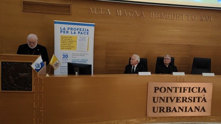 Abp Gallagher podczas wykładu