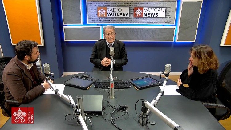 Prodi nel colloquio con i media vaticani