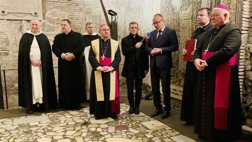 Predseda KBS Mons. Bober spolu s veľvyslancom pri Svätej stolici Lisánskym slávnostne odhalili pamätnú tabuľu