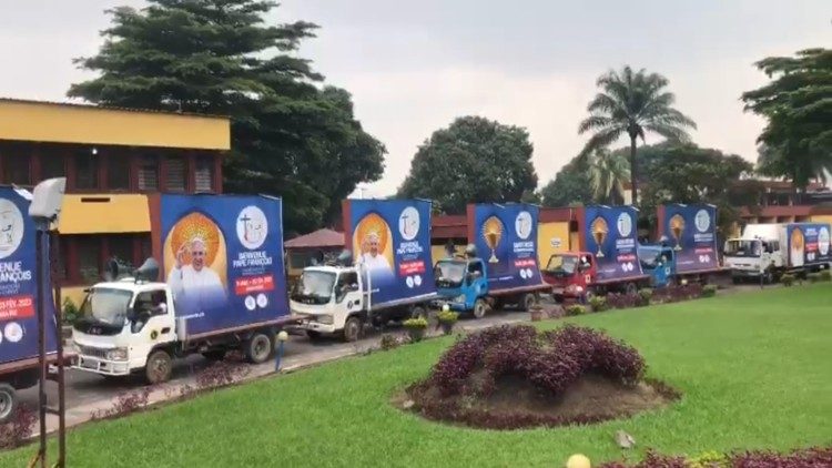 RD Congo La caravane motorisée, partie le matin du samedi 21 janvier du centre pastoral Lindonge de l’archevêché de Kinshasa, pour annoncer la visite du Pape et inviter la population congolaise à lui réserver un bon accueil.