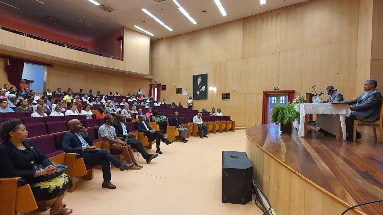 Conferncia "Igreja, F e Cultura" sobre os 500 anos da Diocese de Cabo Verde