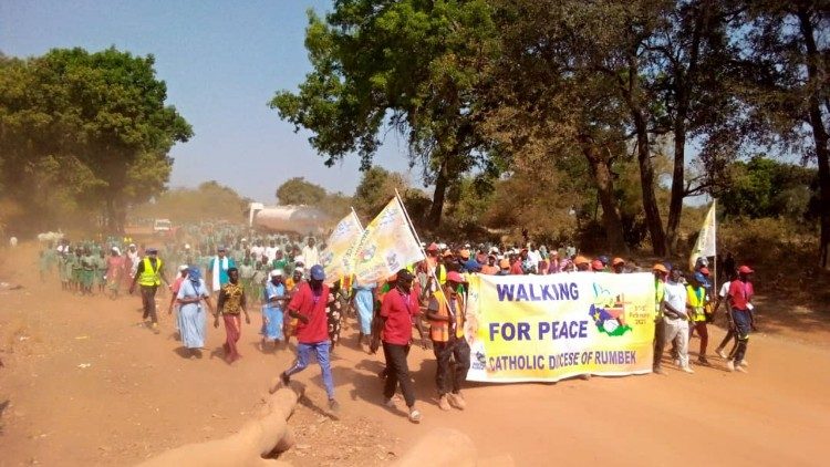  Jóvenes de la diócesis de Rumbek en camino a Juba, capital de Sudán del Sur