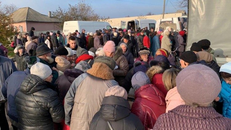 Rozdzielanie wsparcia mieszkacom wiosek wyswobodzonych od Rosjan 