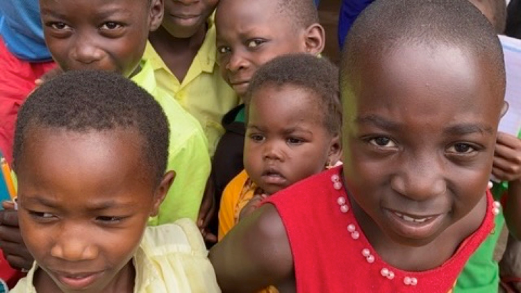 Sud Sudan, piccoli studenti della scuola primaria di Saint Mary, gestita dalle Missionarie Francescane dell'Immacolata Concezione