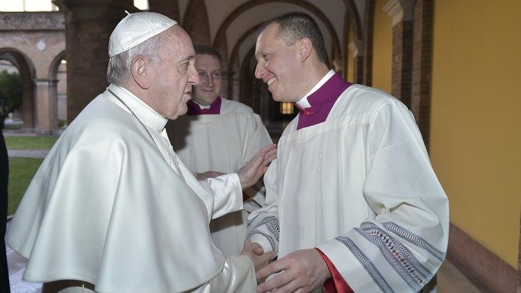 2023.01.31 Papa Francesco e Monsignor Krzysztof Marcjanowicz, sottosegretario al Dicastero per il Culto Divino
