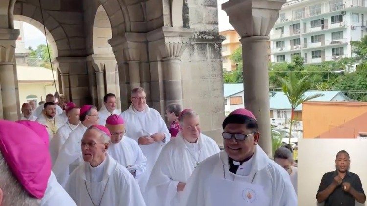 Alcuni vescovi cattolici della Federazione delle Conferenze episcopali di Oceania partecipanti all'Assemblea