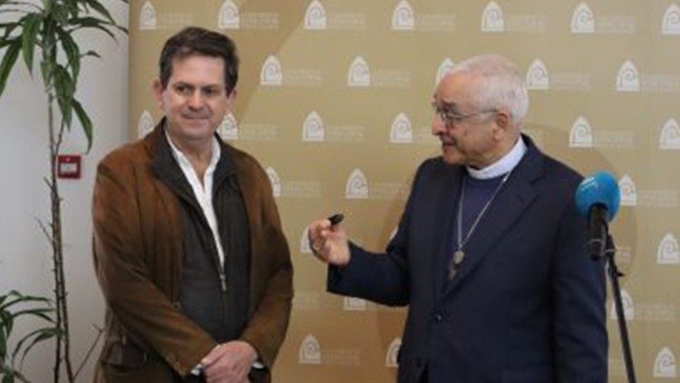 Pedro Strecht, président de la commission sur les abus dans l'Église portugaise et le président de la CEP, Mgr José Ornelas, le 13 février.