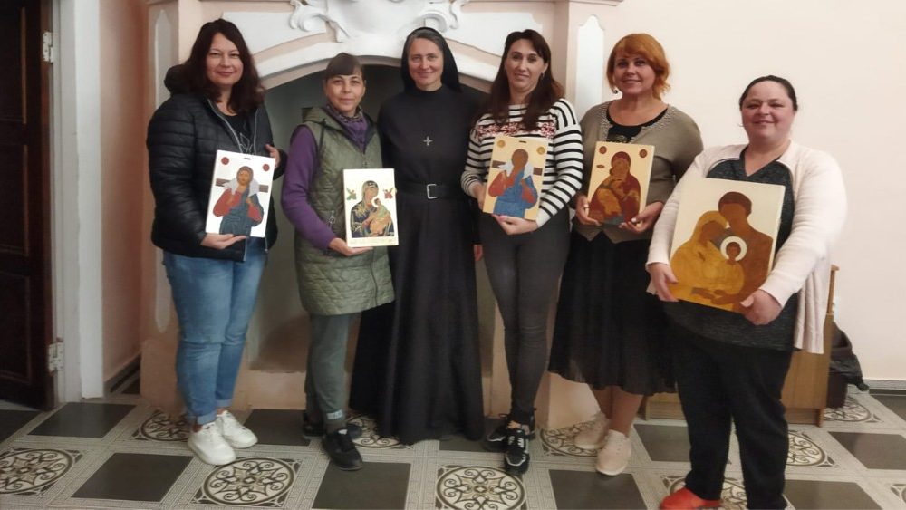 Partecipanti al corso di iconografia organizzato per i rifugiati