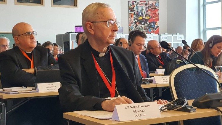 Abp Stanis?aw G?decki podczas zgromadzenia synodalnego w Pradze