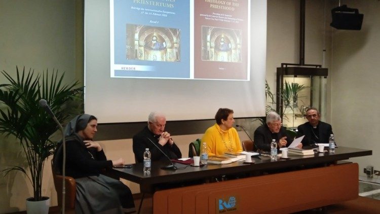 Presentación de las actas del simposio "Hacia una teología fundamental del sacerdocio".