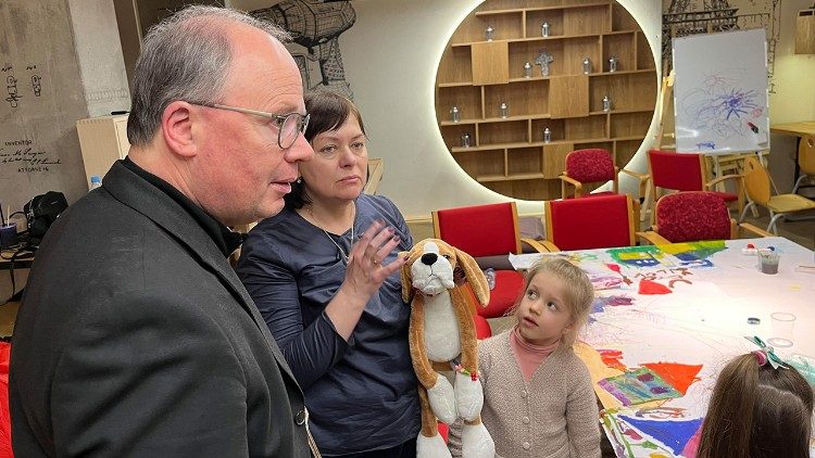 Der Trierer Bischof Stephan Ackermann auf Solidaritätsbesuch: Ackermann war vom 17. bis 20. Februar in der Region Ivano-Frankivsk im Westen des Landes